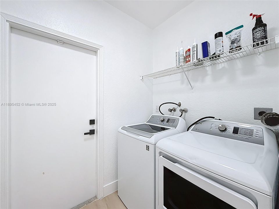 For Sale: $878,000 (4 beds, 3 baths, 2825 Square Feet)