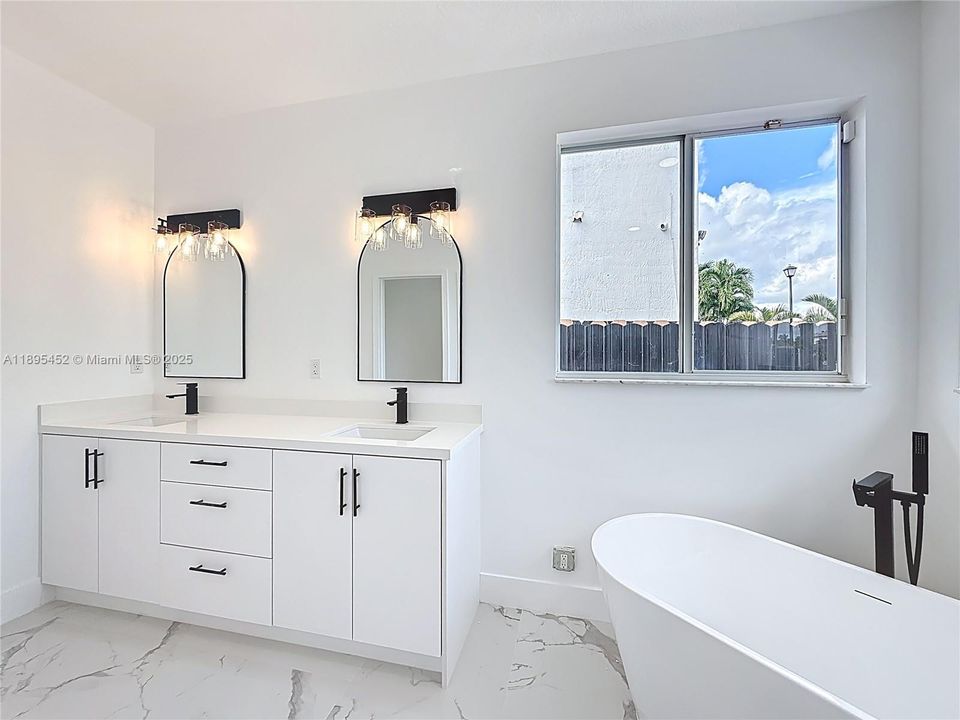 For Sale: $878,000 (4 beds, 3 baths, 2825 Square Feet)