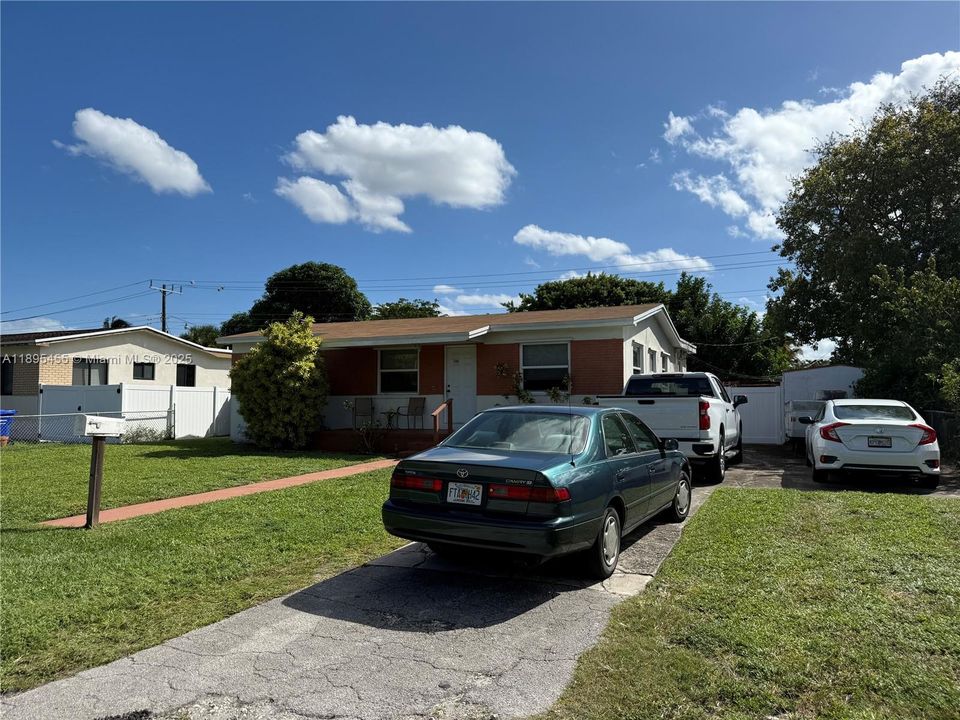 Vendido Recientemente: $449,999 (3 camas, 2 baños, 920 Pies cuadrados)