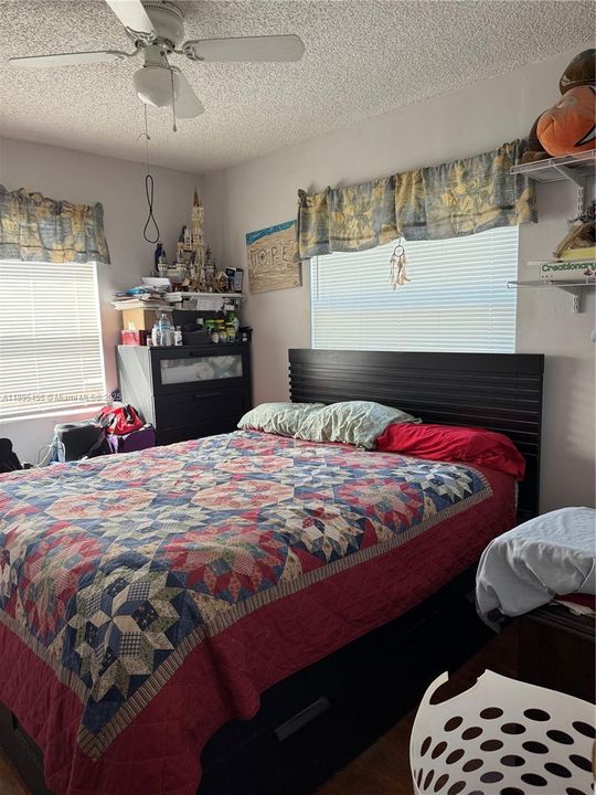 Vendido Recientemente: $449,999 (3 camas, 2 baños, 920 Pies cuadrados)