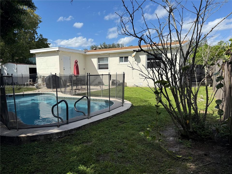 Vendido Recientemente: $449,999 (3 camas, 2 baños, 920 Pies cuadrados)