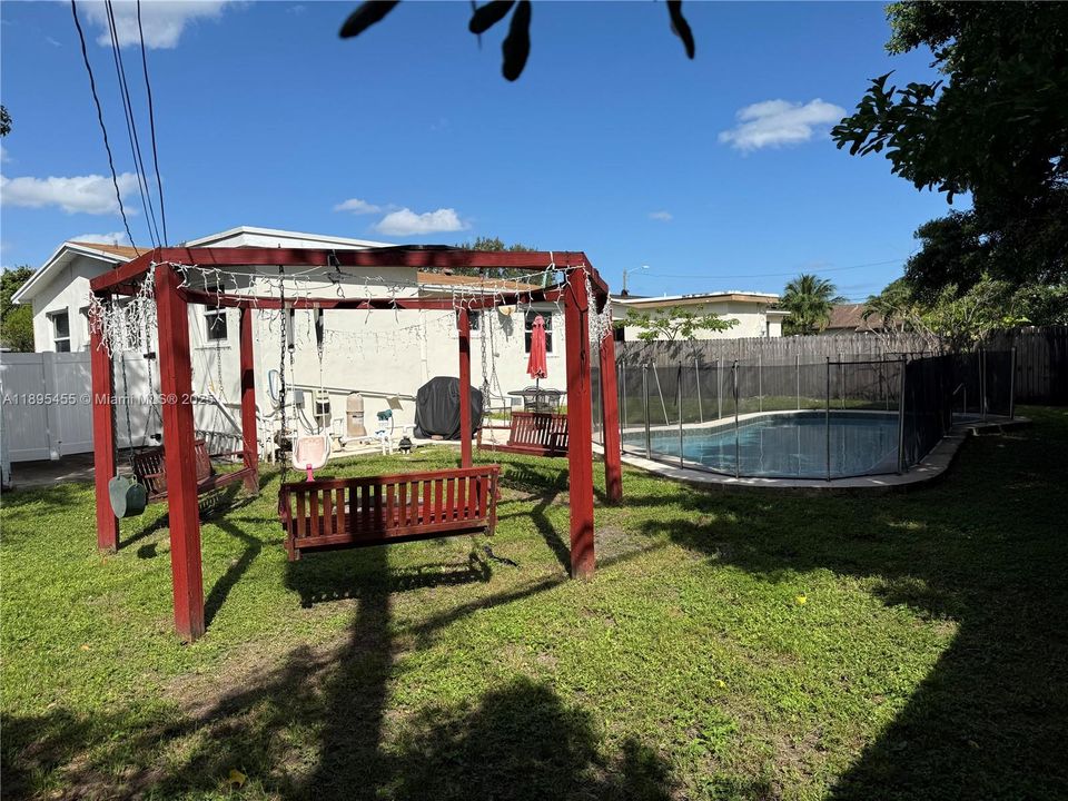 Vendido Recientemente: $449,999 (3 camas, 2 baños, 920 Pies cuadrados)