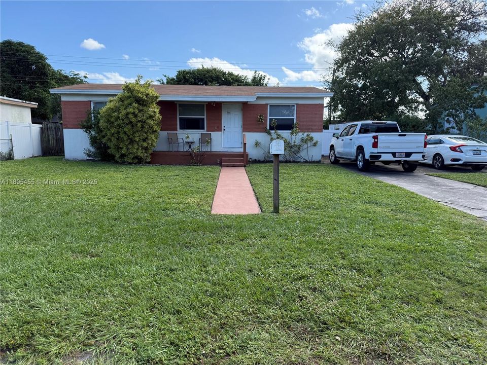 Vendido Recientemente: $449,999 (3 camas, 2 baños, 920 Pies cuadrados)