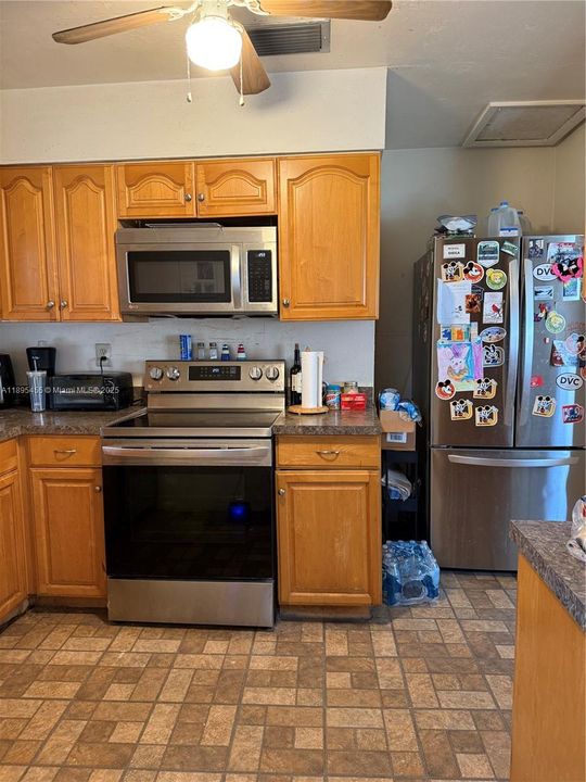 Vendido Recientemente: $449,999 (3 camas, 2 baños, 920 Pies cuadrados)