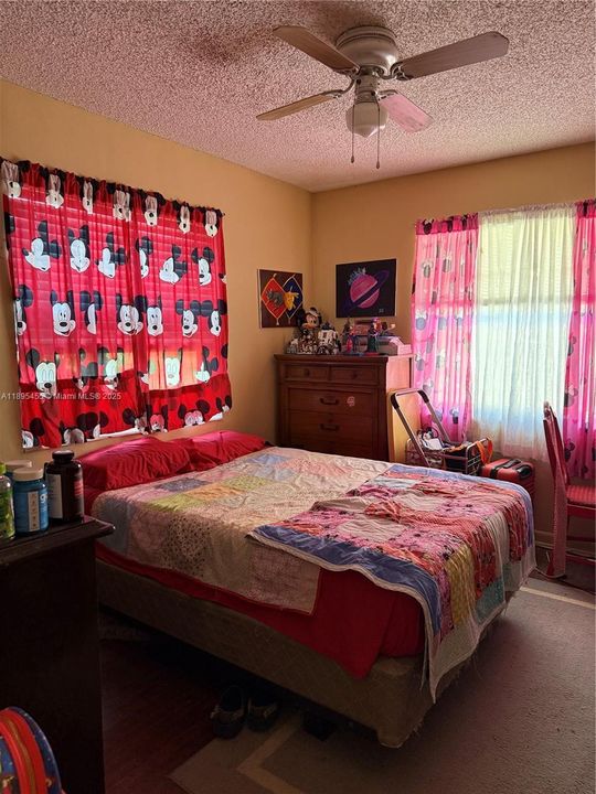 Vendido Recientemente: $449,999 (3 camas, 2 baños, 920 Pies cuadrados)