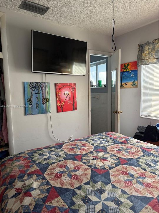 Vendido Recientemente: $449,999 (3 camas, 2 baños, 920 Pies cuadrados)