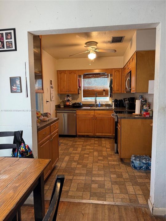 Vendido Recientemente: $449,999 (3 camas, 2 baños, 920 Pies cuadrados)