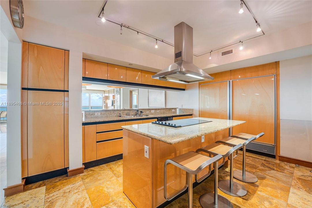 На продажу: $5,000,000 (3 спален, 3 ванн, 2820 Квадратных фут)