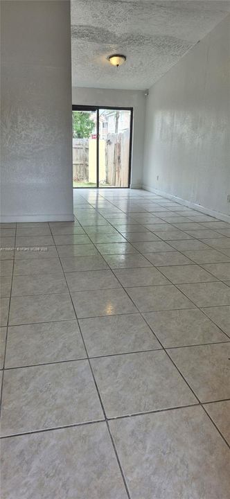 Active With Contract: $2,300 (2 beds, 2 baths, 998 Square Feet)