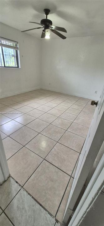 Active With Contract: $2,300 (2 beds, 2 baths, 998 Square Feet)