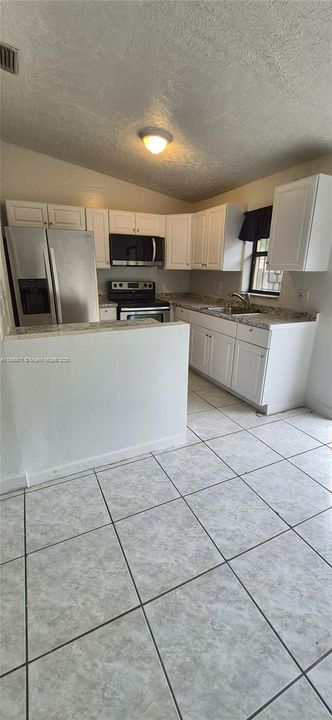 Active With Contract: $2,300 (2 beds, 2 baths, 998 Square Feet)