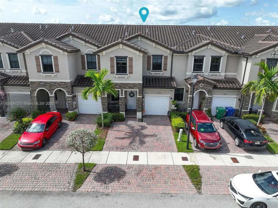 Под контрактом: $3,000 (4 спален, 2 ванн, 1829 Квадратных фут)