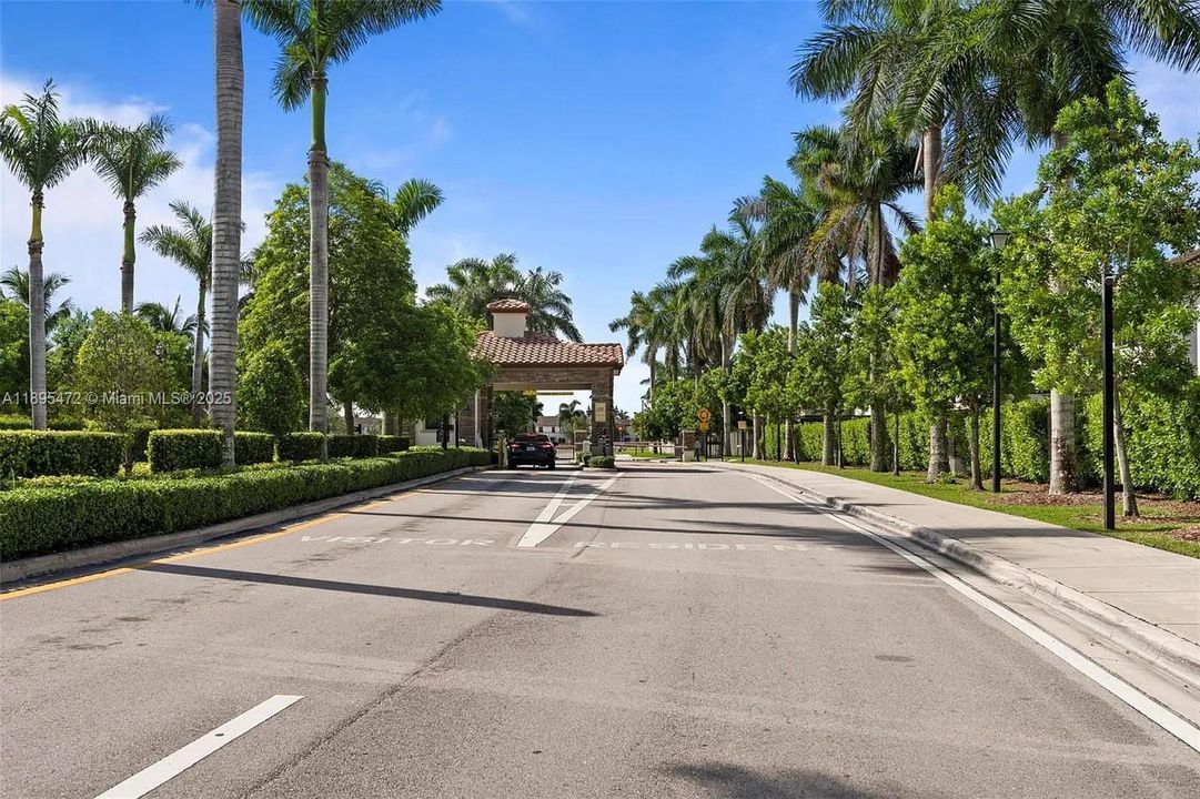 Под контрактом: $3,000 (4 спален, 2 ванн, 1829 Квадратных фут)