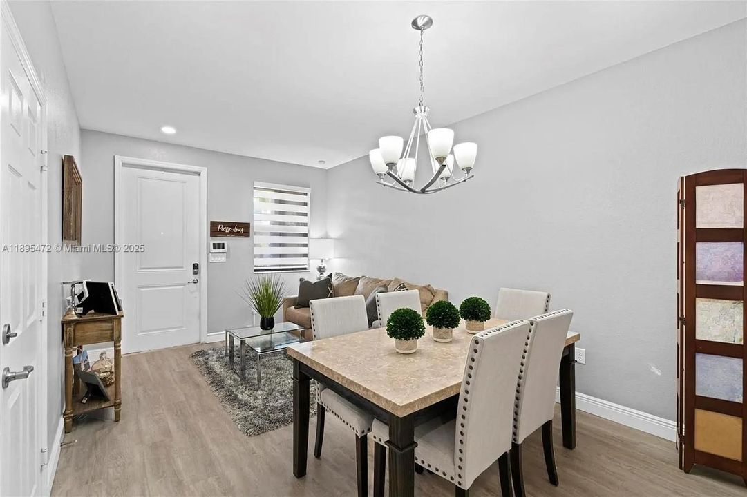 Под контрактом: $3,000 (4 спален, 2 ванн, 1829 Квадратных фут)