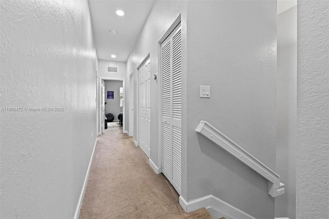 Под контрактом: $3,000 (4 спален, 2 ванн, 1829 Квадратных фут)