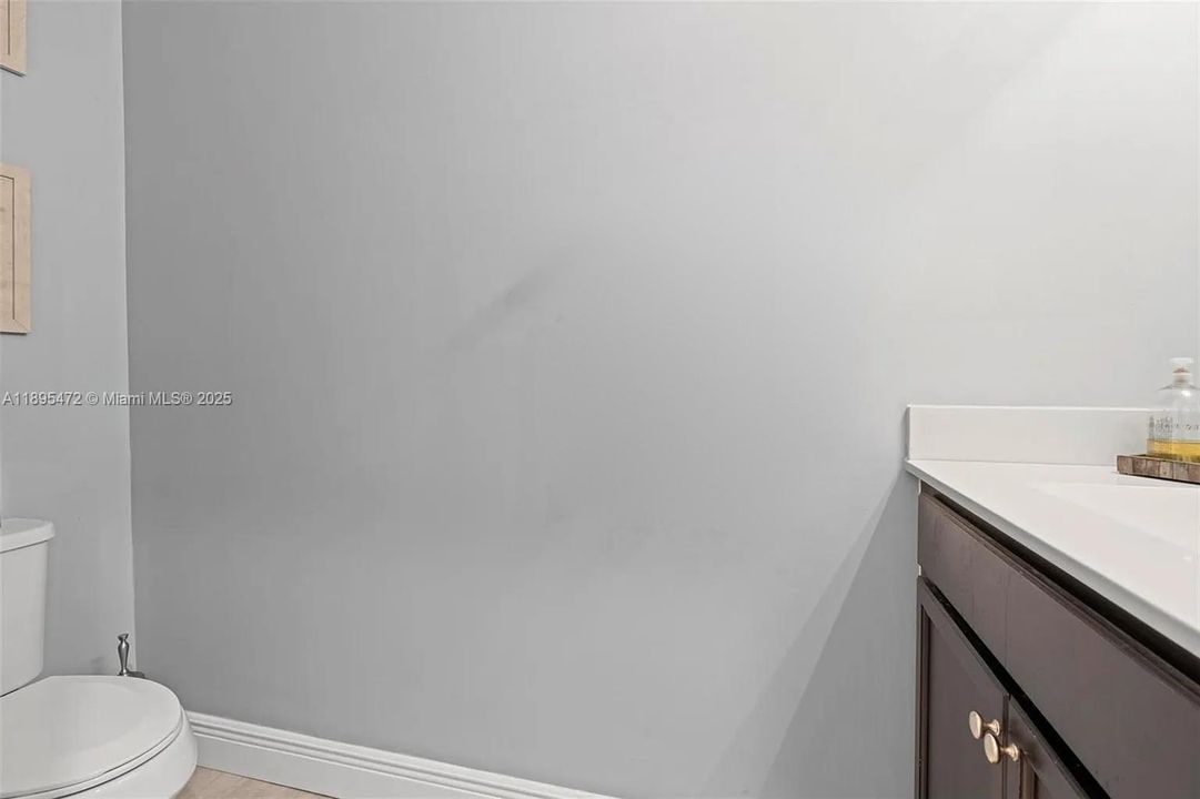 Под контрактом: $3,000 (4 спален, 2 ванн, 1829 Квадратных фут)