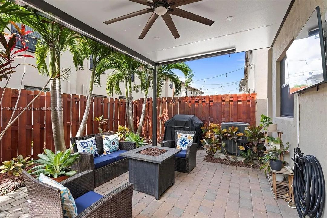 Под контрактом: $3,000 (4 спален, 2 ванн, 1829 Квадратных фут)