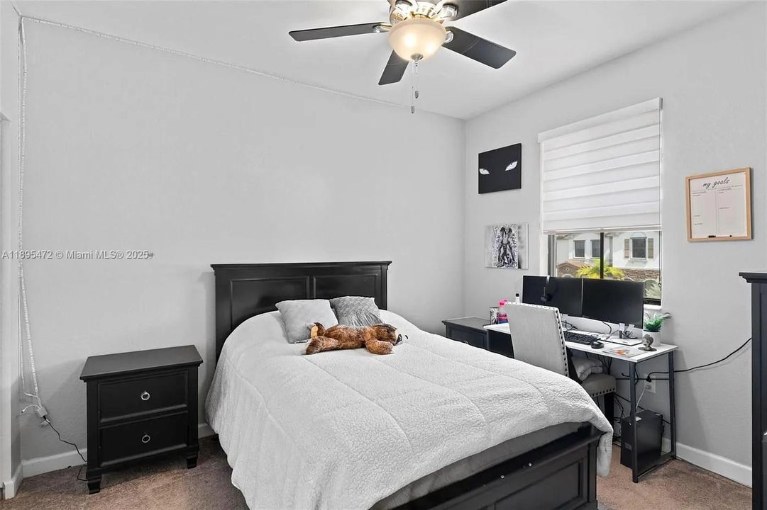 Под контрактом: $3,000 (4 спален, 2 ванн, 1829 Квадратных фут)