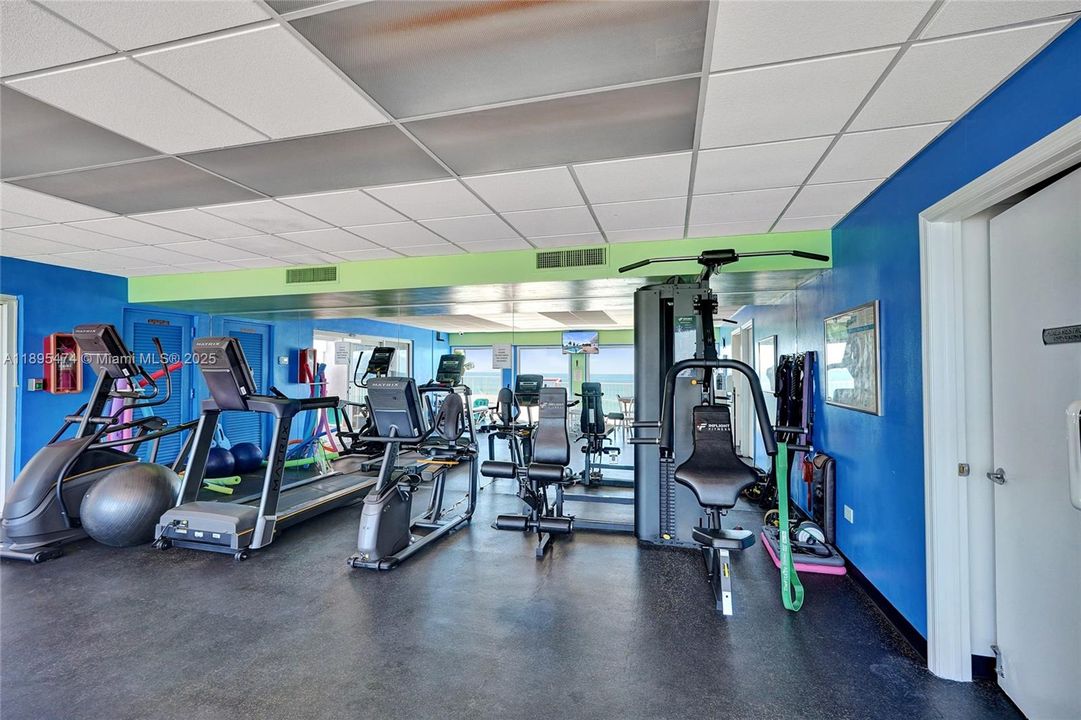 合同活跃: $330,000 (1 贝兹, 1 浴室, 812 平方英尺)