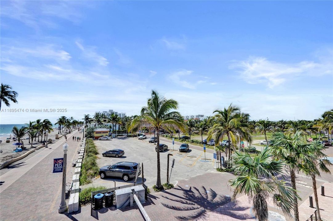 合同活跃: $330,000 (1 贝兹, 1 浴室, 812 平方英尺)