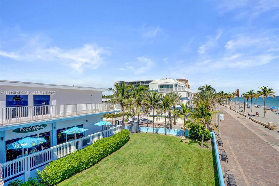 合同活跃: $330,000 (1 贝兹, 1 浴室, 812 平方英尺)