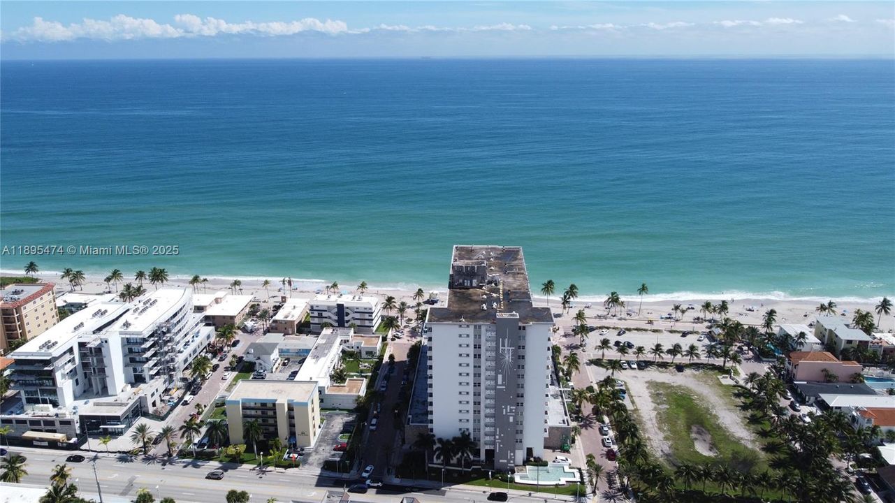 合同活跃: $330,000 (1 贝兹, 1 浴室, 812 平方英尺)