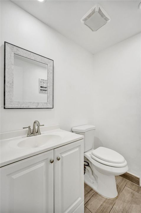 合同活跃: $330,000 (1 贝兹, 1 浴室, 812 平方英尺)