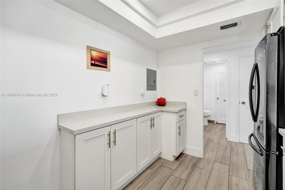 合同活跃: $330,000 (1 贝兹, 1 浴室, 812 平方英尺)