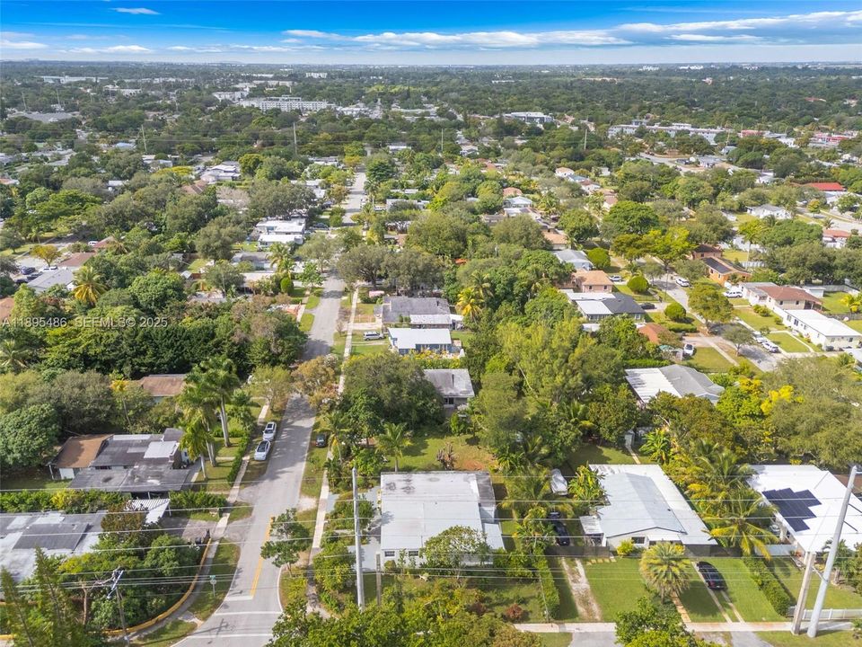 Под контрактом: $699,999 (4 спален, 3 ванн, 2368 Квадратных фут)