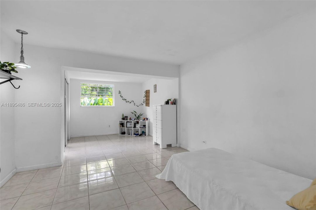 Под контрактом: $699,999 (4 спален, 3 ванн, 2368 Квадратных фут)