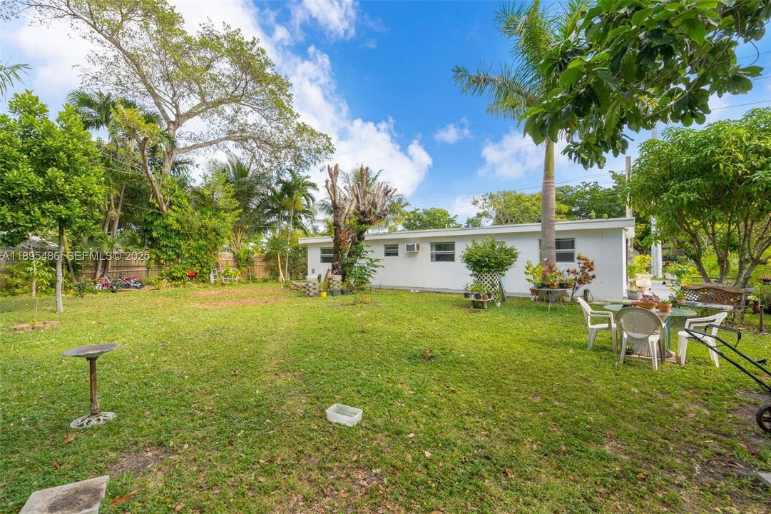 Под контрактом: $699,999 (4 спален, 3 ванн, 2368 Квадратных фут)