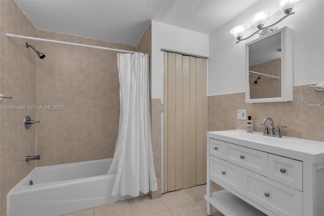 Под контрактом: $699,999 (4 спален, 3 ванн, 2368 Квадратных фут)