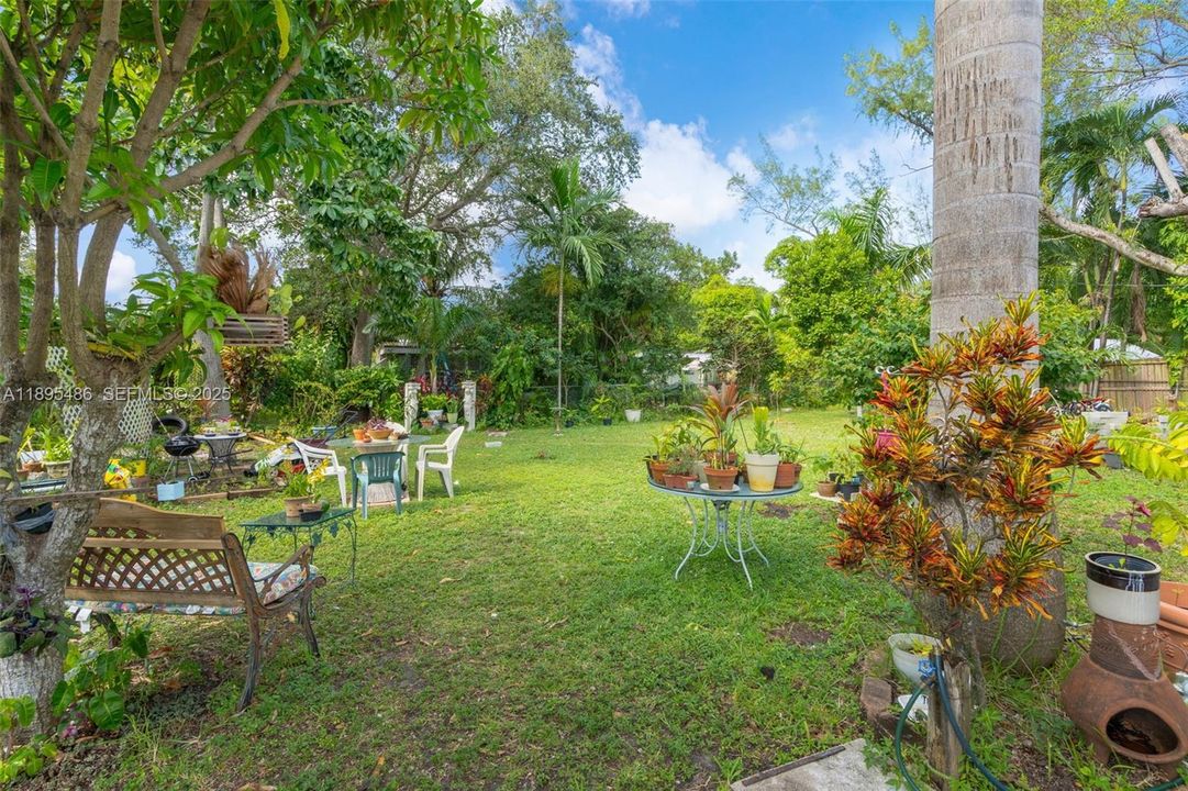 Под контрактом: $699,999 (4 спален, 3 ванн, 2368 Квадратных фут)