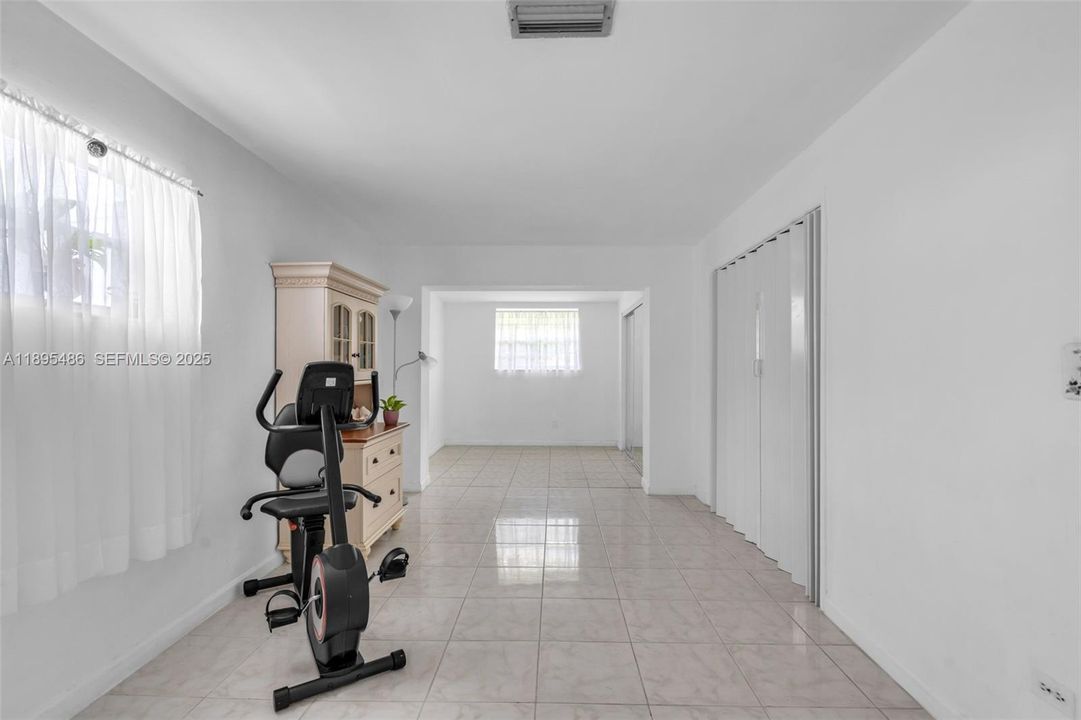 Под контрактом: $699,999 (4 спален, 3 ванн, 2368 Квадратных фут)