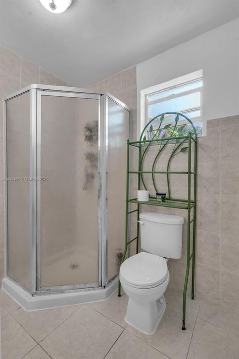 Под контрактом: $699,999 (4 спален, 3 ванн, 2368 Квадратных фут)