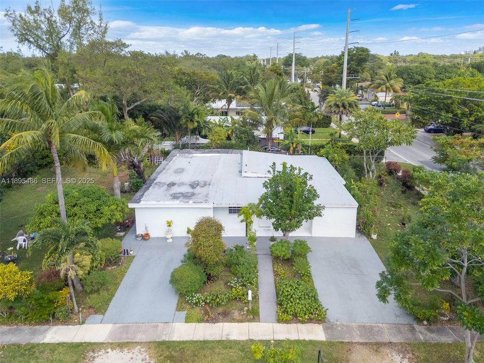 Под контрактом: $699,999 (4 спален, 3 ванн, 2368 Квадратных фут)