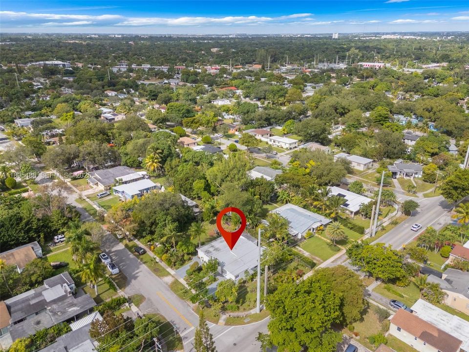 Под контрактом: $699,999 (4 спален, 3 ванн, 2368 Квадратных фут)