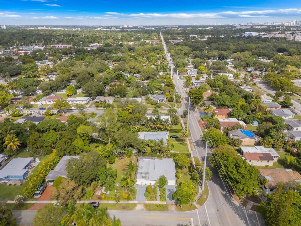 Под контрактом: $699,999 (4 спален, 3 ванн, 2368 Квадратных фут)