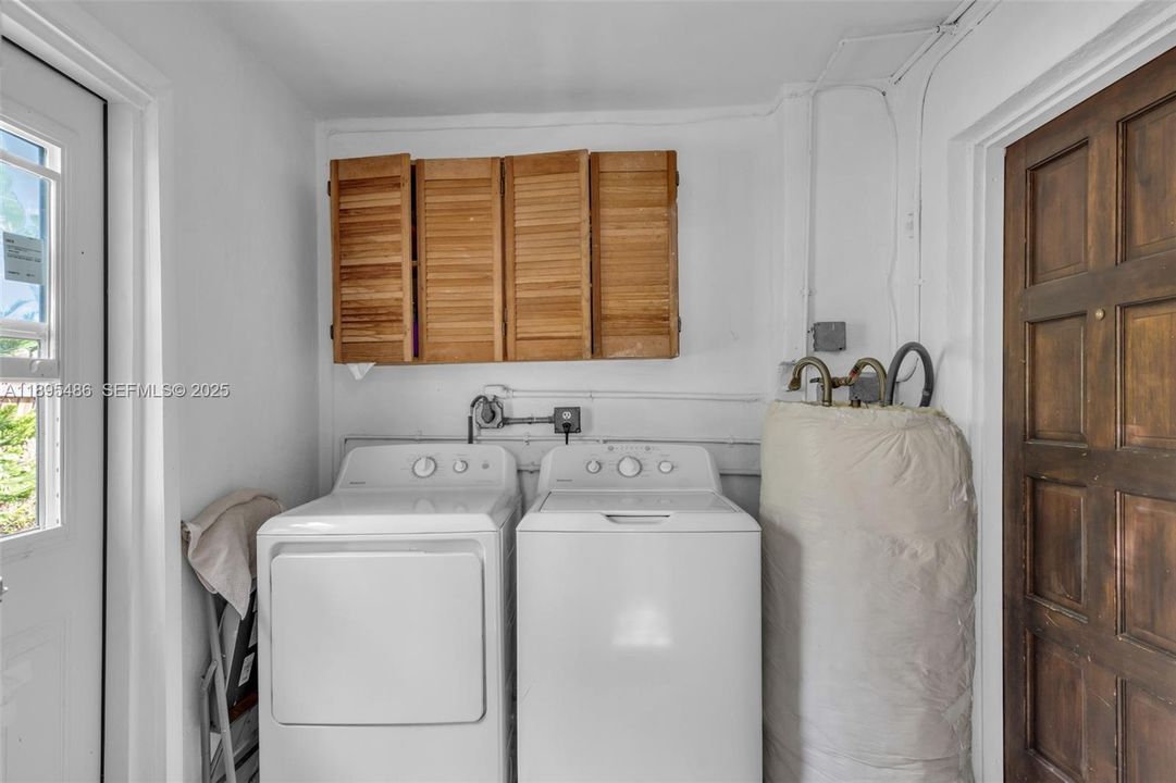 Под контрактом: $699,999 (4 спален, 3 ванн, 2368 Квадратных фут)