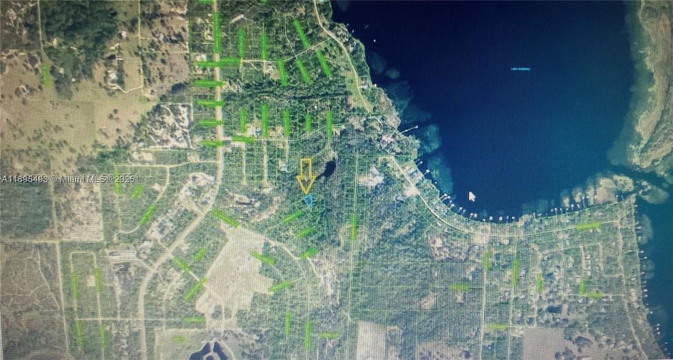 На продажу: $7,900 (0.24 acres)