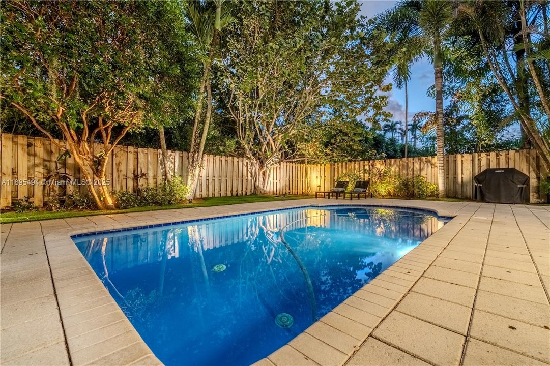 Active With Contract: $2,295,000 (5 beds, 4 baths, 3140 Square Feet)