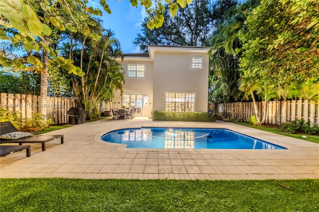 Active With Contract: $2,295,000 (5 beds, 4 baths, 3140 Square Feet)