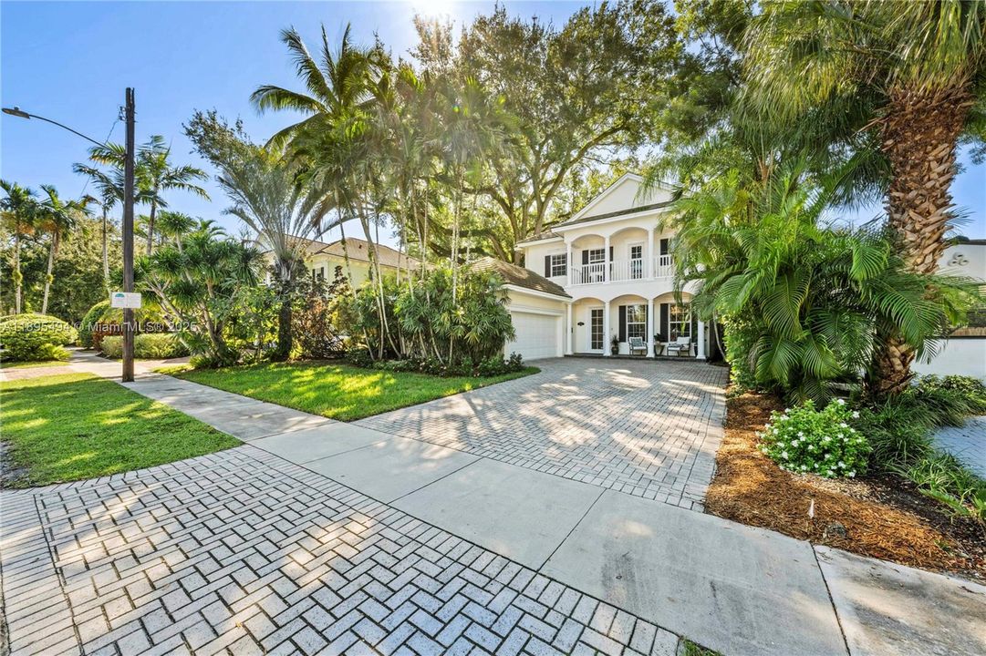 Active With Contract: $2,295,000 (5 beds, 4 baths, 3140 Square Feet)