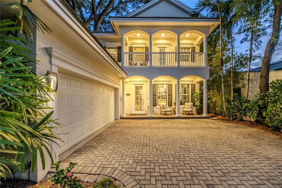 Active With Contract: $2,295,000 (5 beds, 4 baths, 3140 Square Feet)