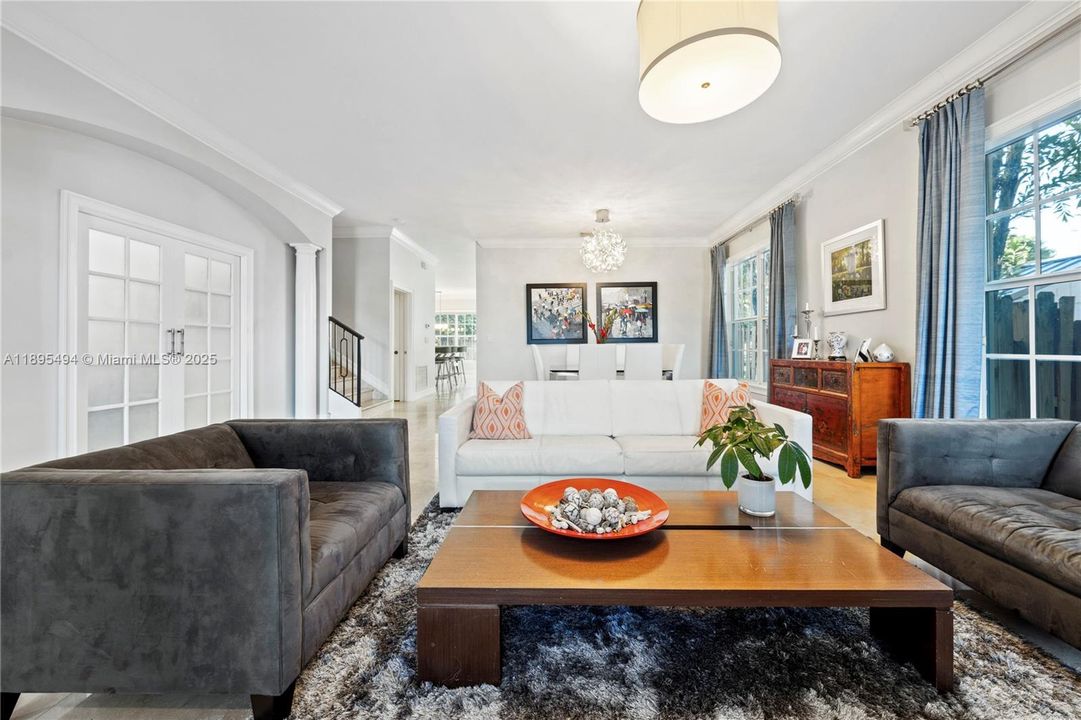 Active With Contract: $2,295,000 (5 beds, 4 baths, 3140 Square Feet)