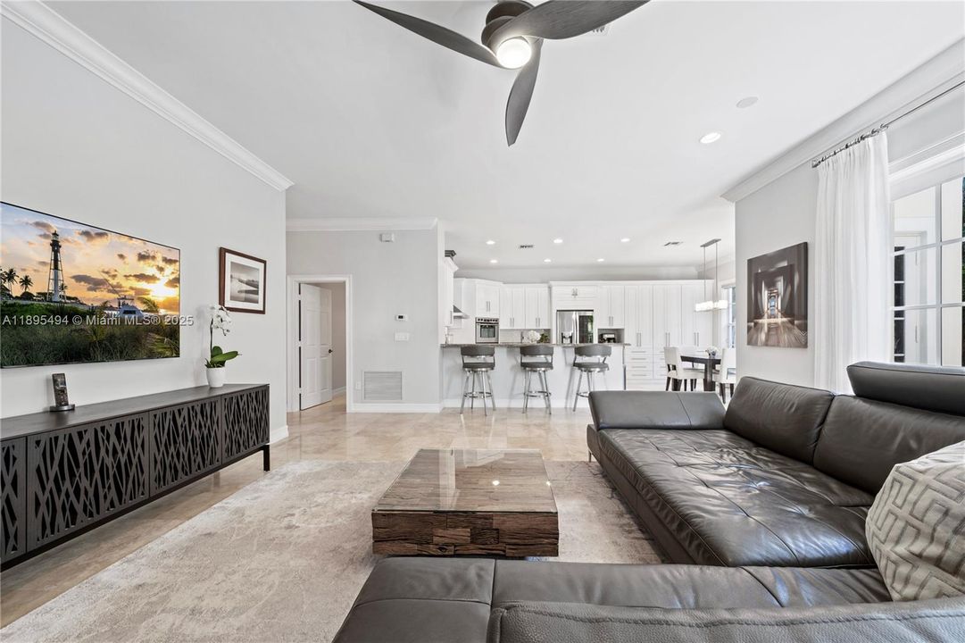 Active With Contract: $2,295,000 (5 beds, 4 baths, 3140 Square Feet)