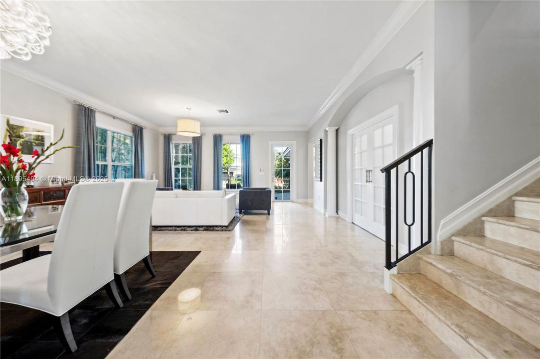 Active With Contract: $2,295,000 (5 beds, 4 baths, 3140 Square Feet)