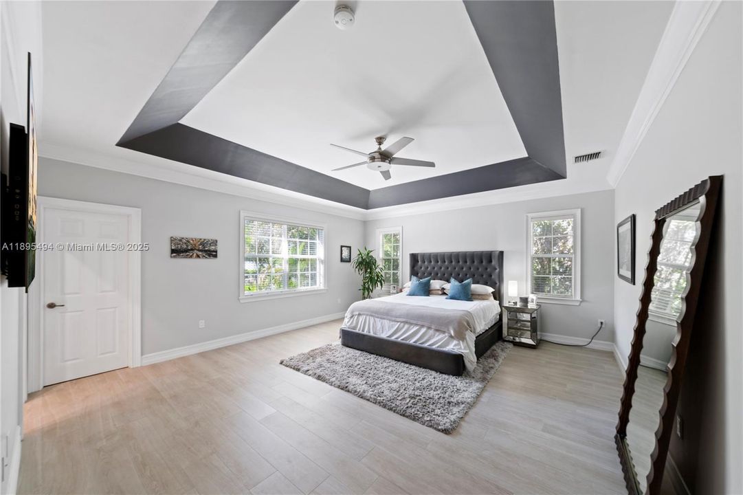 Active With Contract: $2,295,000 (5 beds, 4 baths, 3140 Square Feet)