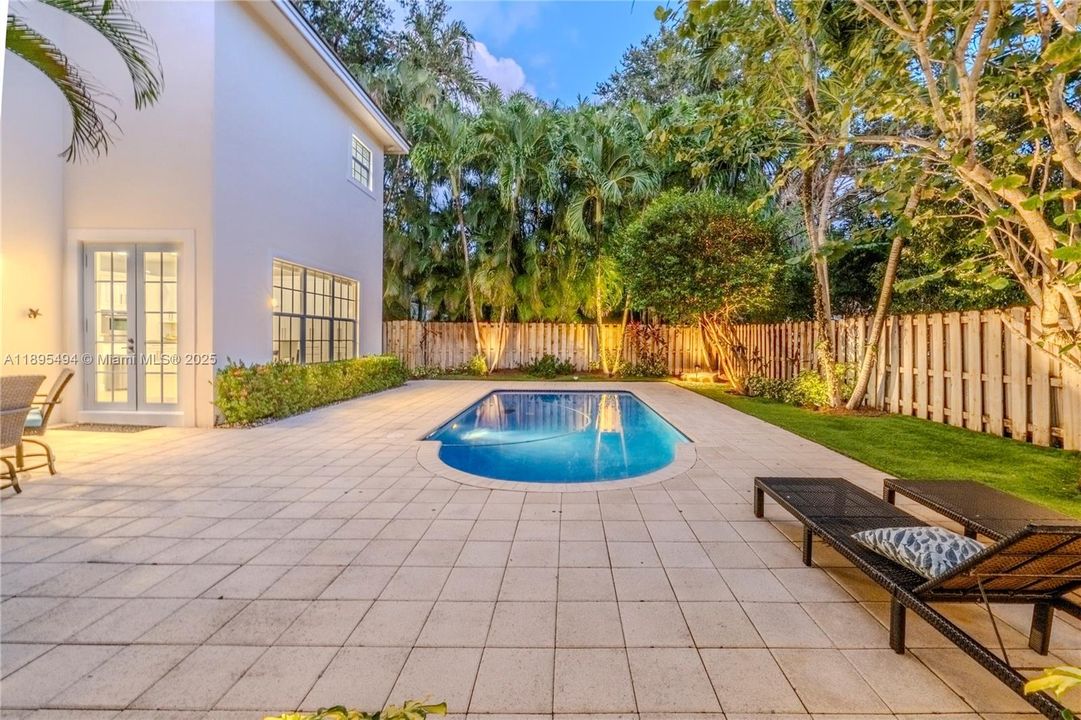 Active With Contract: $2,295,000 (5 beds, 4 baths, 3140 Square Feet)