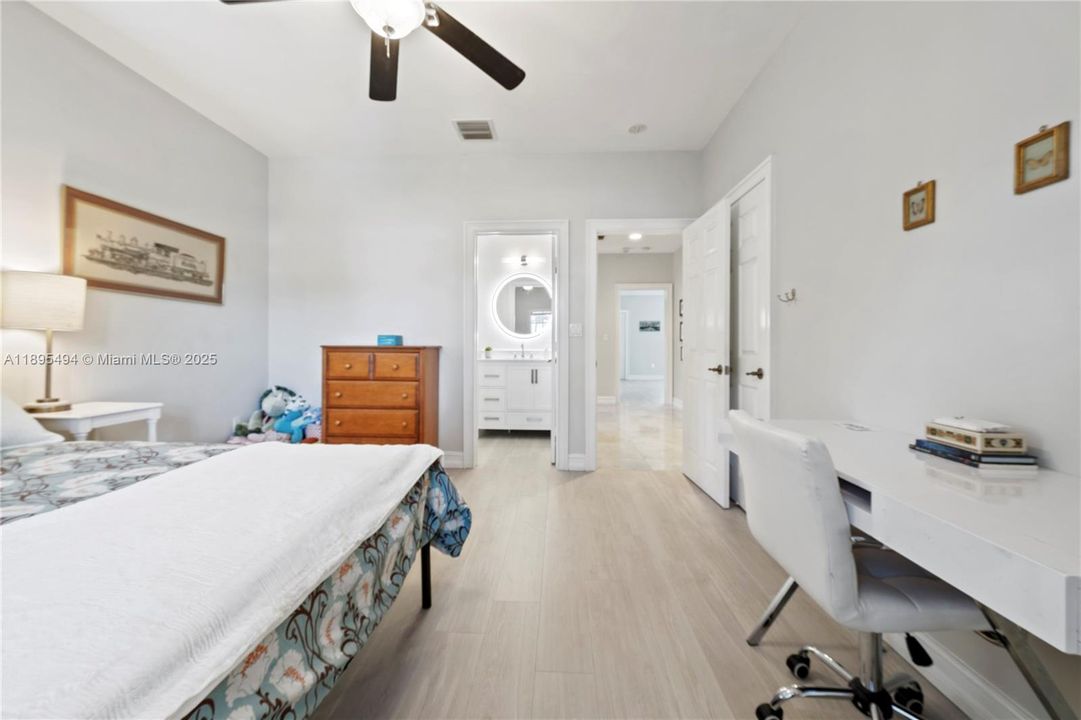 Active With Contract: $2,295,000 (5 beds, 4 baths, 3140 Square Feet)